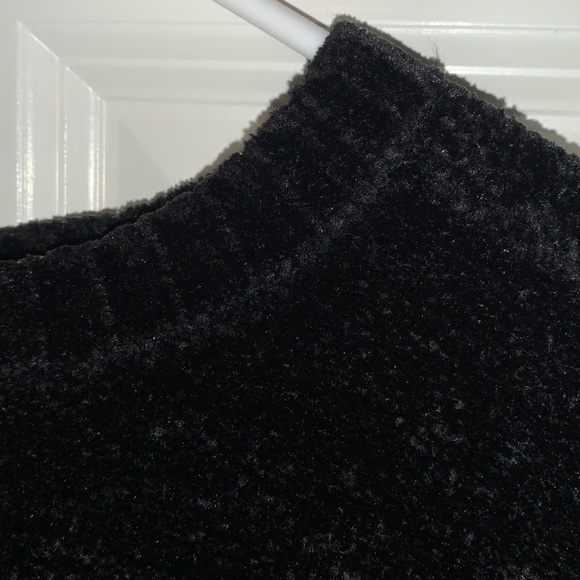 Velvet Bell-Sleeve Crop Top - Picture 2 of 3